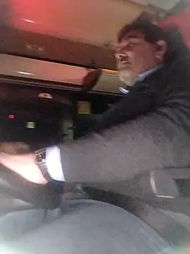 necroforo (M mature) - Doccia e gioco con dildo a casa