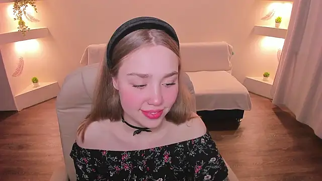 sweet_meg (F young) - show tits 😈