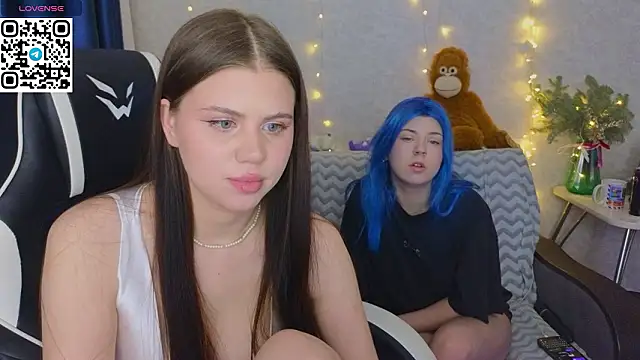 _wifi_ (Ask my age) - TOPLESS ANS PLAY TITS