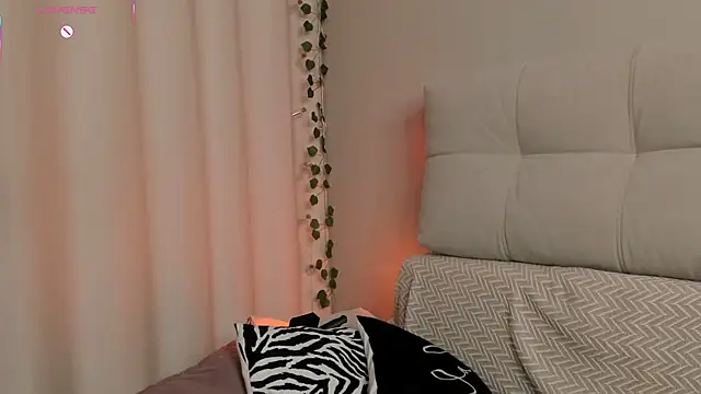 engeldutch (F teen) - lift up my skirt & touch my kttty close