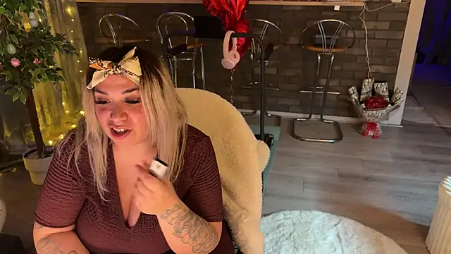 monageil (F young) - Its Monaday 😅 33-44-99 crazy Vibration