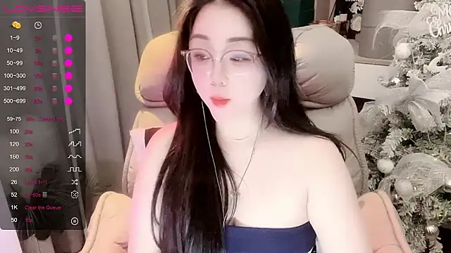 monica-666888- (F milf) - 春风有信，花开有期；春日以至，未来可期，拾花酿春，春满人间。