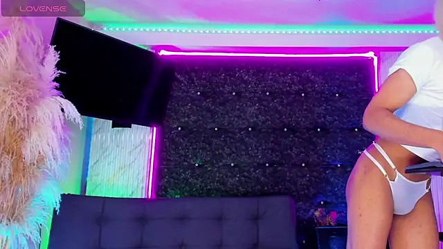 Queens_Wonders_Blonders