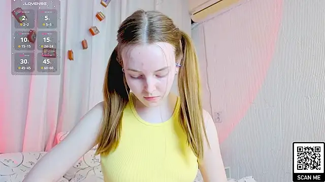 bae_cake_ (F young) - touch pussy in panties