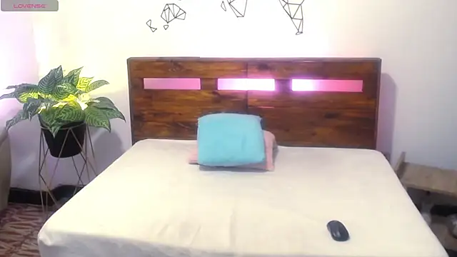 yeseniaa25_ (F milf) - undress me completely