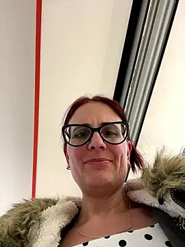 natakitten (F milf) - 4-finger pussy, open curtain, LT🎥