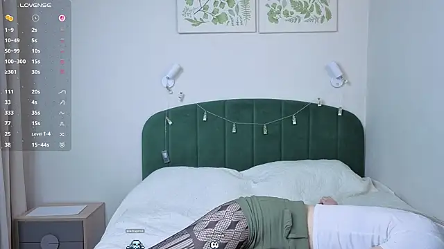 sylviahamilton (F young) - genlty touch my body💕