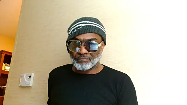 sinnernoir (M mature) - bath/shower with me