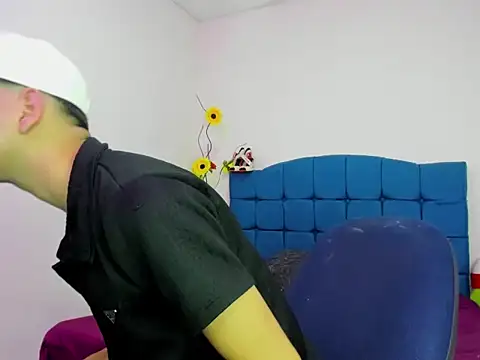 ailanys_miller (M twink) - show con dildo