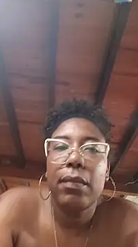 Webcam Model (ChanneldelaCroix) is live