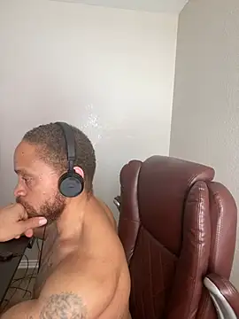 fathero1time (M mature) - 4000 Tokens and I bust this nut 💰💰💰