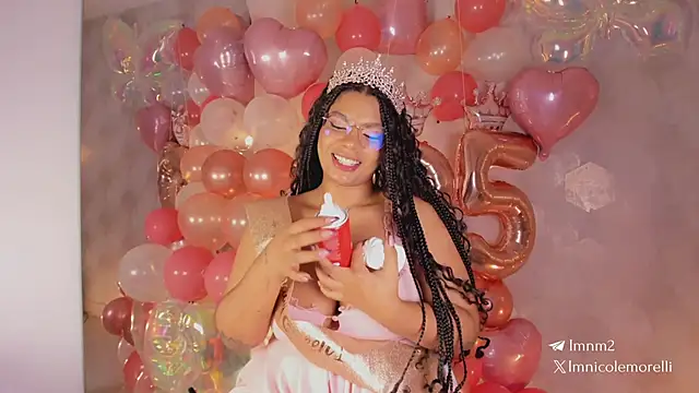 Nicolemorelli2 live sex cam