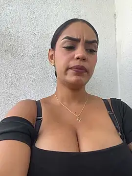 sara-77 (G young) - Oil tits 🩷😈