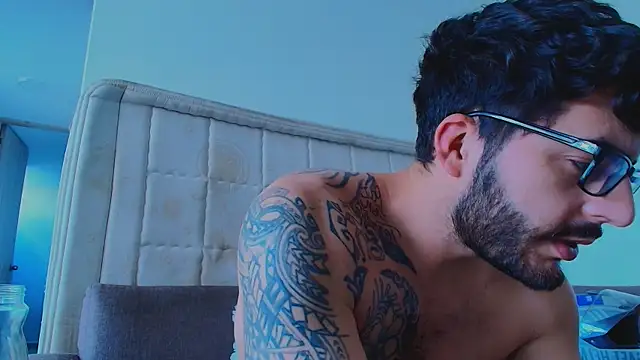 thomas_gun live sex cam