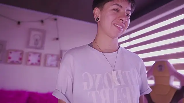 tommy_blue - Tommy_blue's free webcam - UK Sex Cams