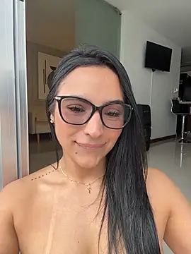 Webcam Model (ValeriaTorress_)  is live.Free join now!