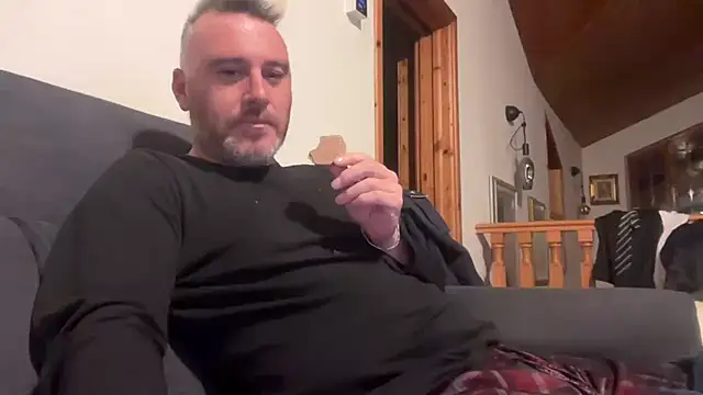 marcovik1 (Ask my age) - sega e cum