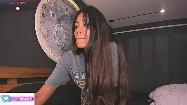 sarajames (F young) - SQUIRT