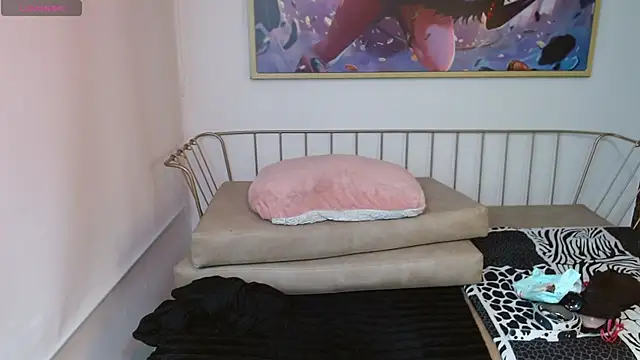 roxanne_vale (F milf) - 🧴 Oil on tattooed arms