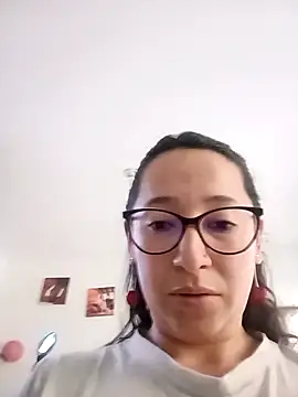 Webcam Model (emilypoppy3) is live