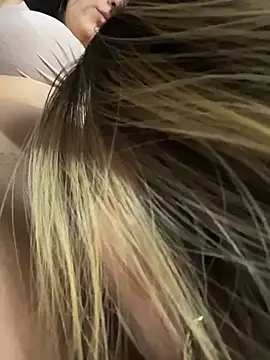 Antonella_Juliet... Live Webcam on Stripchat