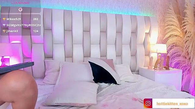 Viollet Xoxo (Viollet_xoxo)