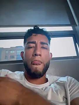 liam_bronw Live Webcam on Stripchat