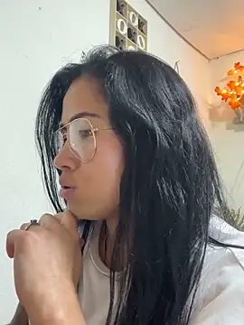 sweet__nurse1 (F young) - WET MY PANTS 💦🥵