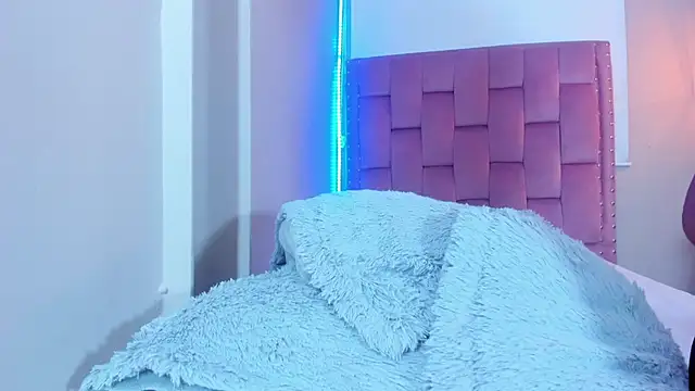 roxy_stonee (F teen) - Bounce ass + slap x5