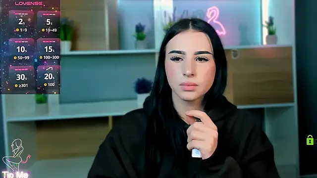 alia_skay (F teen) - show boobs in bra