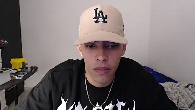 TenderBoyBigCock_ live sex cam