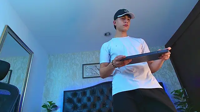 lander_cruz (M twink) - play with the balls