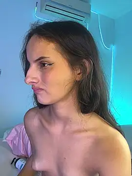 Webcam Model (ninaht)  is live.Free join now!