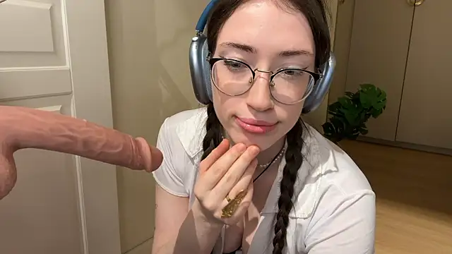 kelly_berry__ (F teen) - MAKE ME CHOKE ON DILDO FOR 20 SEC