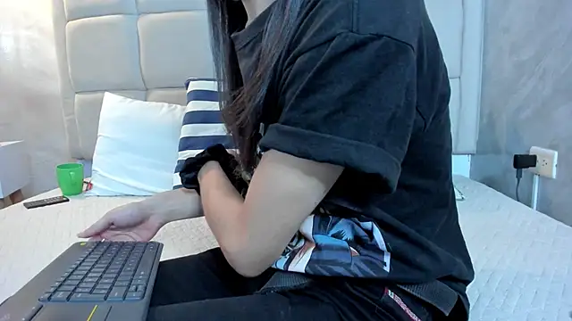 hecatee_77 - Hecatee_77's free webcam - UK Sex Cams