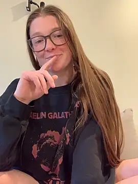 pussiesncream_ (F young) - Take my top off for good!!