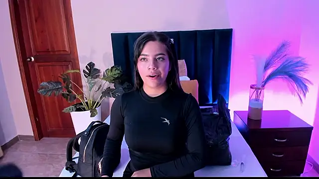 vaialowell - VaiaLowell's free webcam - UK Sex Cams