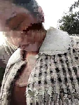 zhen-zo (F young) - Cởi áo khoe ngực