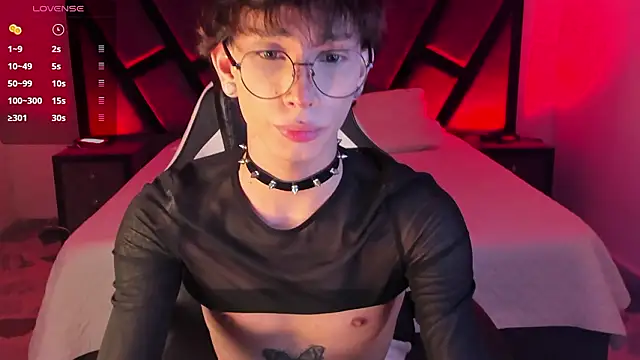 AndyWiilliams Live Webcam on Stripchat