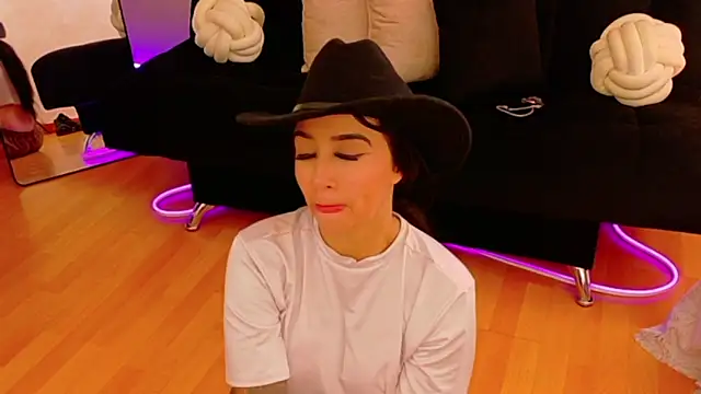 EmmyEvans1 live sex cam