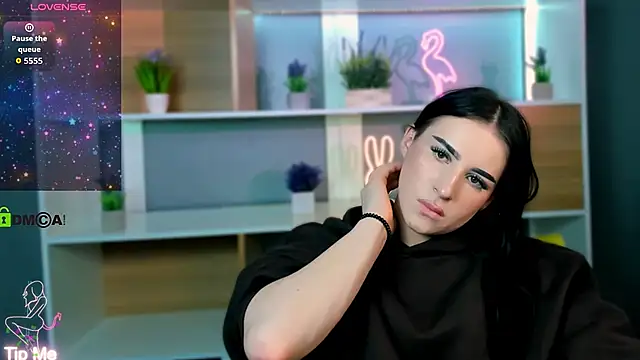 alia_skay (F teen) - show boobs in bra