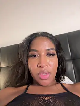 iamcrystal2 - IamCrystal2's free webcam - UK Sex Cams