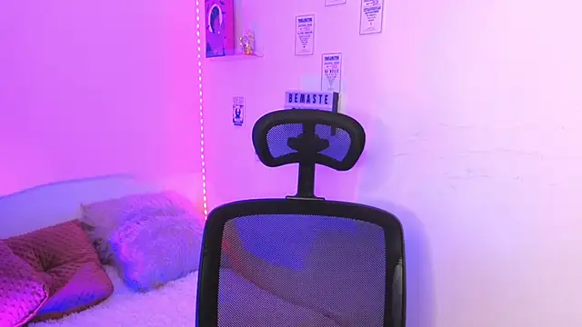 emily_lindey - Emily_Lindey's free webcam - UK Sex Cams