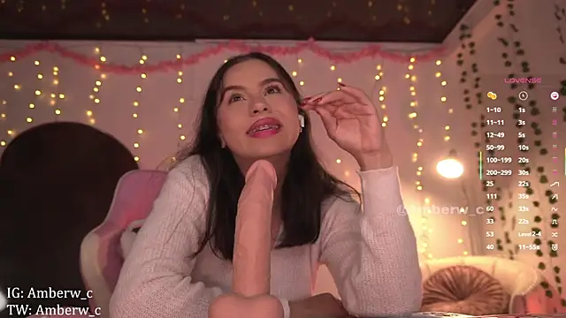 amberw_c (F young) - Show boobs
