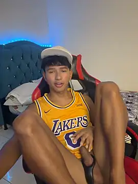 leonarrrd_01 (M young) - jerl off and play with ass