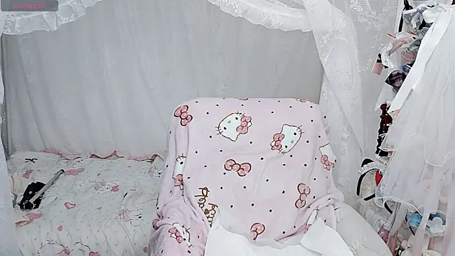 9aunatiis (F young) - 脱光上半身揉胸3分钟，最后完成的哥哥控制小粉5分钟