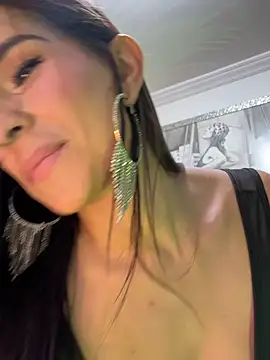 Webcam Model (Mau_White) is live