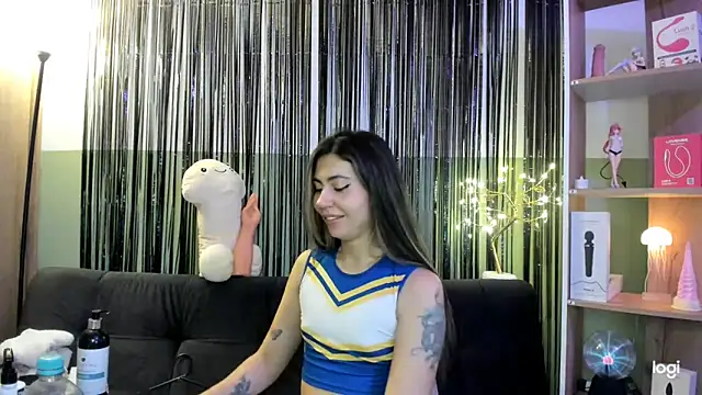 lilly_sweett (F young) - show pussy zoom + fisting 😈🤍