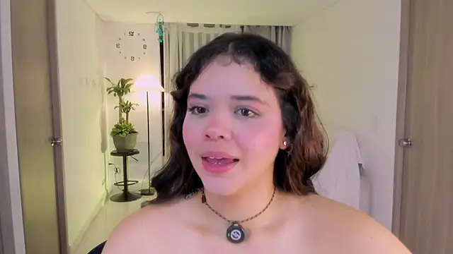 nikavelvet1 - NikaVelvet1's free webcam