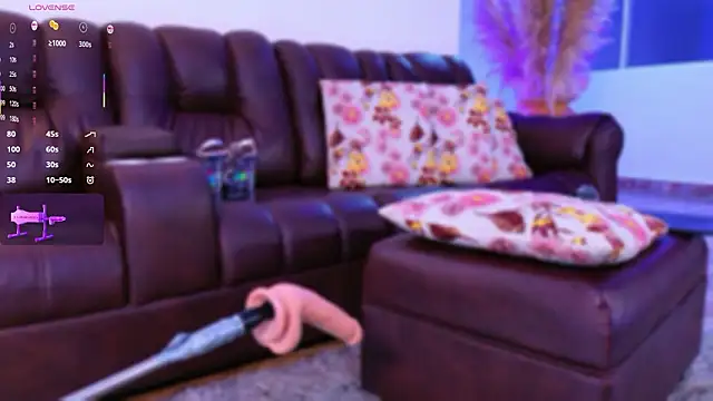 lara_giraldo (F young) - ONE FINGER IN ASS